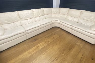 Couch with Recliner On Both End For Sale In Good Condition 