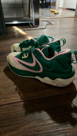 Nike  Giannis Low-Top Basketball Sneakers Green Pink