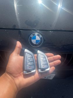 Car Keys N Remotes/ Llaves Con Control