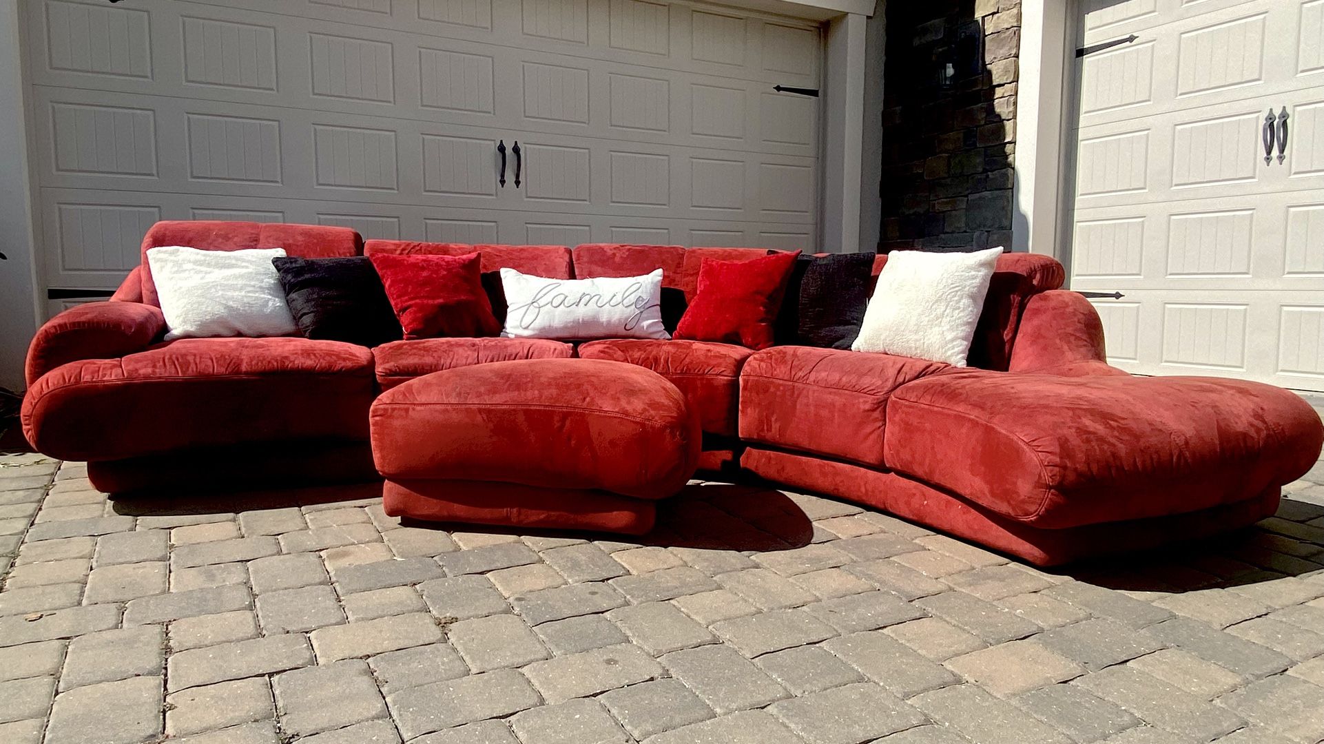 Stylish & Modern Sectional Couch With Ottoman 