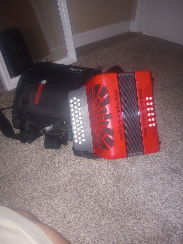 HOHNER ACCORDION