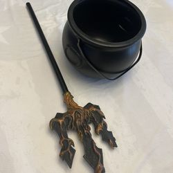 Halloween props cauldron & fire trident
