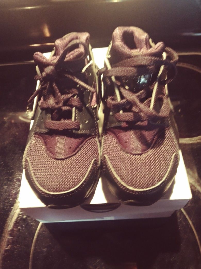 Kids Nikes Size 11.5