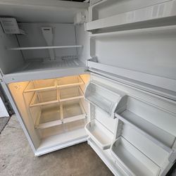 Top Freezer - Bottom Refrigerator- 21 Cubic Feet