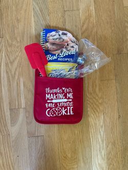 New pot holder, recipe book, spatula and meatball maker