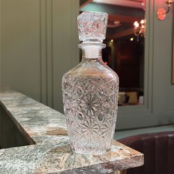 Whiskey Decanter - Elegant Liquor Decanter Set - Glass Liquor Bottle for Whiskey, Tequila and Brandy - Sophisticated Sparkling Design - Set of 2 Premi