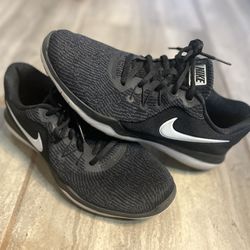 Womens Sz 8.5 Nike