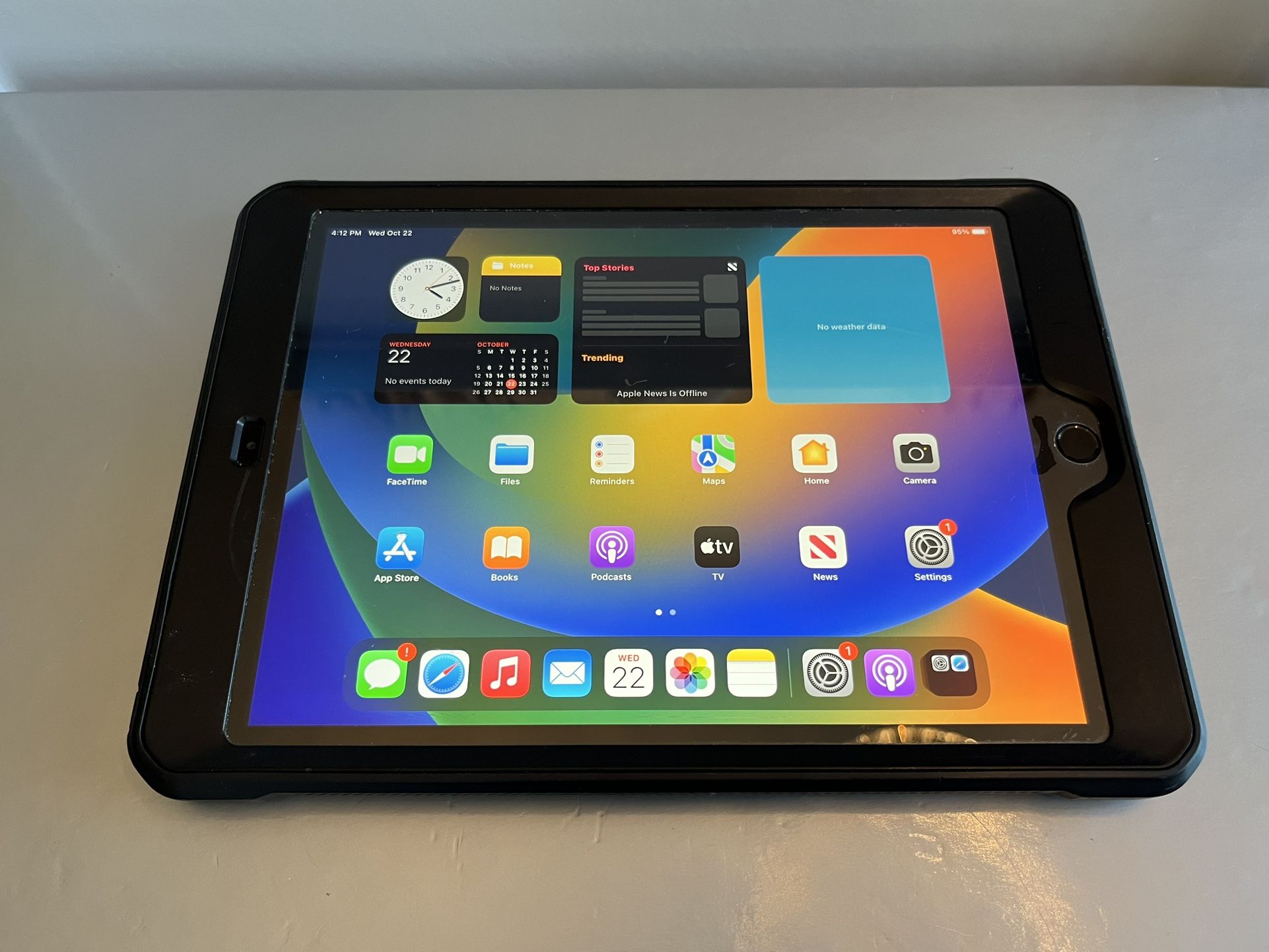 Apple iPad 5th Gen A1822 32GB Tablet 9.7” iOS 16 - $99