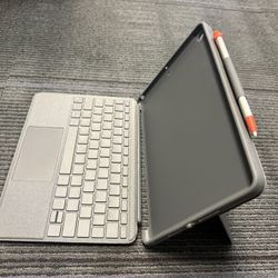 Logitech Combe Touch for iPad (7th, 8th and 9th generation)