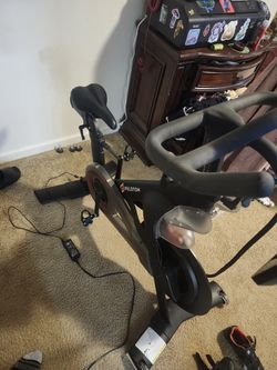 Pelaton Bike With 2 Pairs Of Shows And Bigger Seat Option