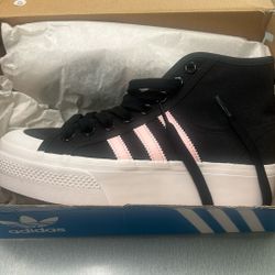 Adidas Women/Girls Size 6