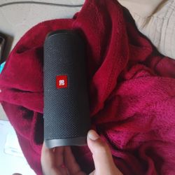 JBL FLIP 4 PORTABLE BLUETOOTH SPEAKER