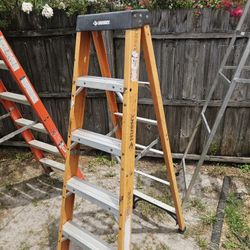 6ft FIBERGLASS LADDER 