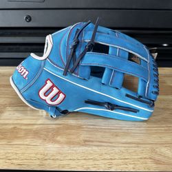 *NEW* Wilson A2000 outfield baseball/softball glove
