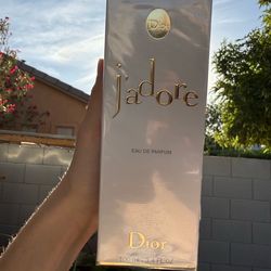 Jadore Dior EAU De Parfum 100ml brand new.