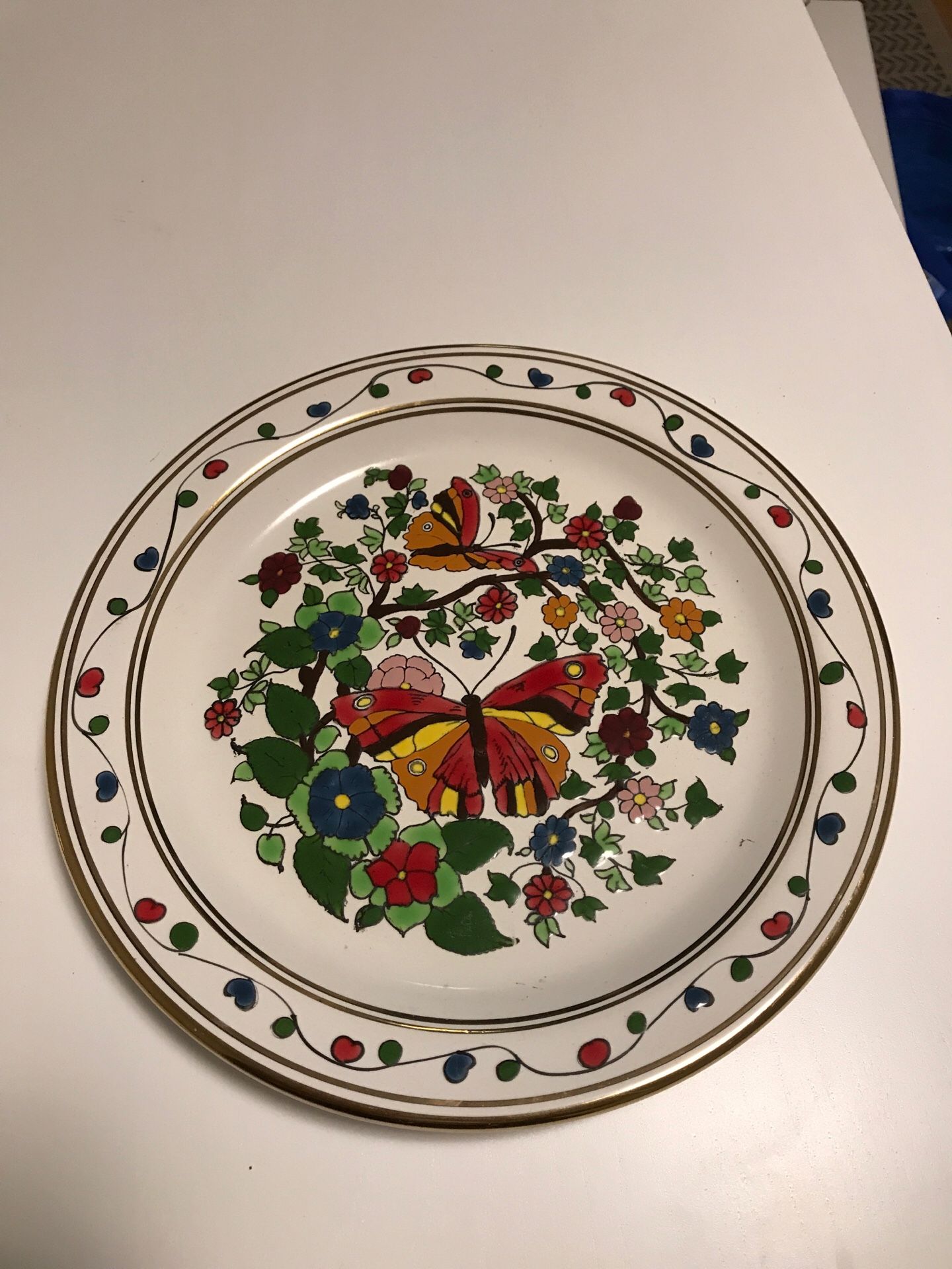 Dakas ceramic decorative plates and candle holders.