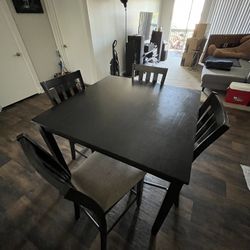 Dining Room Table and 4x Chairs