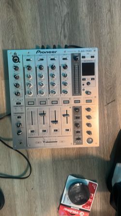 Pioneer DJM-700 DJ Mixer