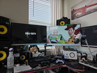 2 -32" hp monitors 1-49" LG curve