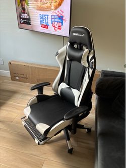 Gaming chair in great company!!!