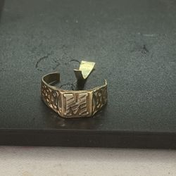 10k Gold Ring 