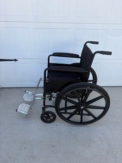 Manual Wheelchair with Footrests