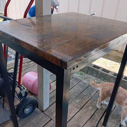 Mesa De Comedor.cuadrada.Alta de formica con BASE de hierro
