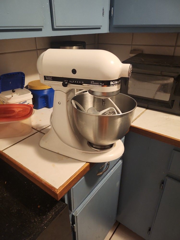 Kitchen Aid Classic Plus Mixer