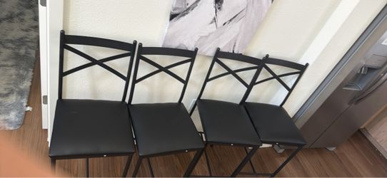 Chairs (island)