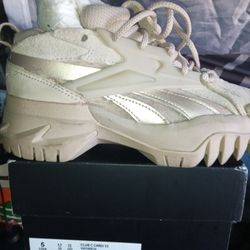 Club Cardi B2 Women Size 5