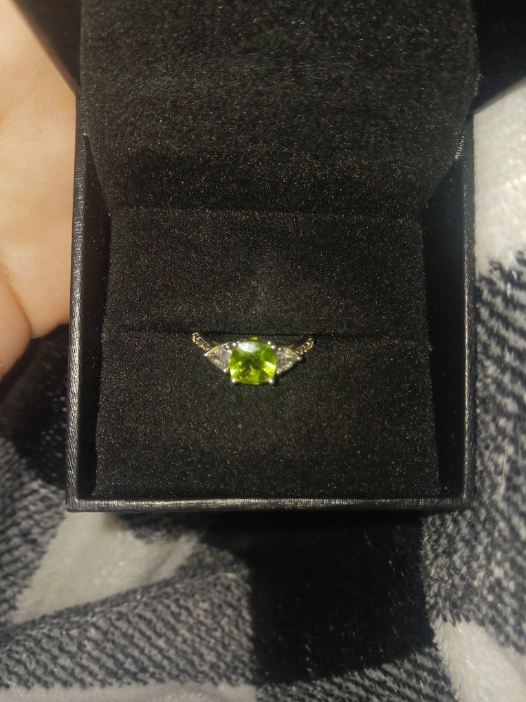 For You Girlfriend  Or Wife  It's A Peridot  Ring  Real Siver 