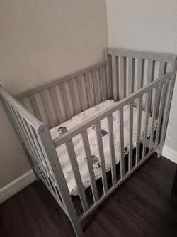 Mini crib