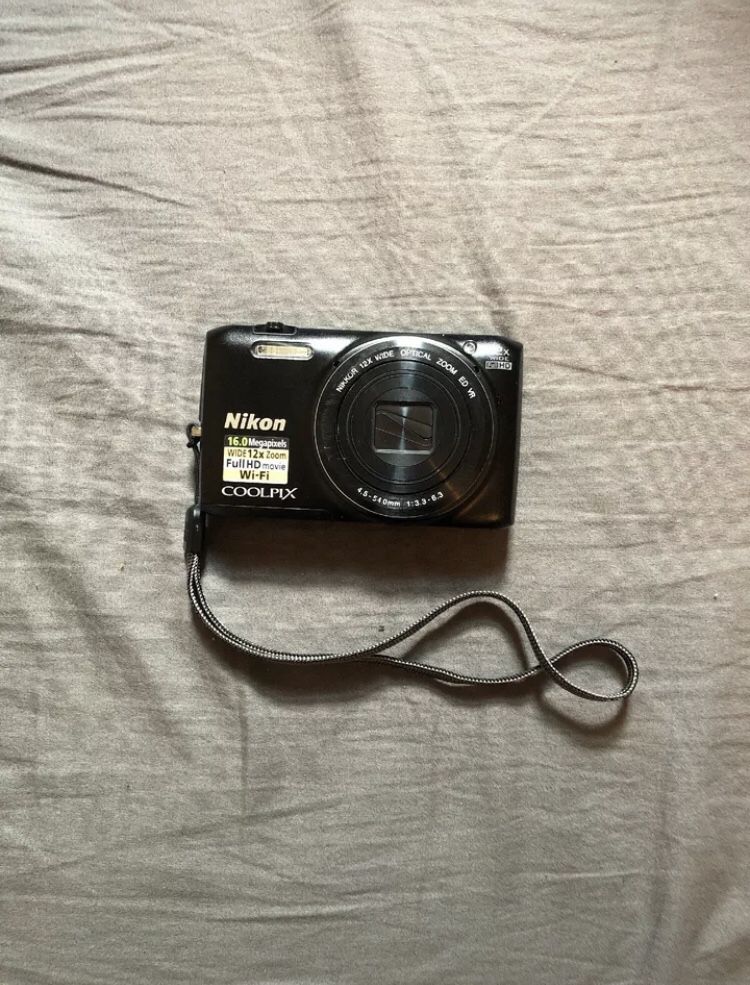 Nikon Coolpix S6800 Camera *Like New*