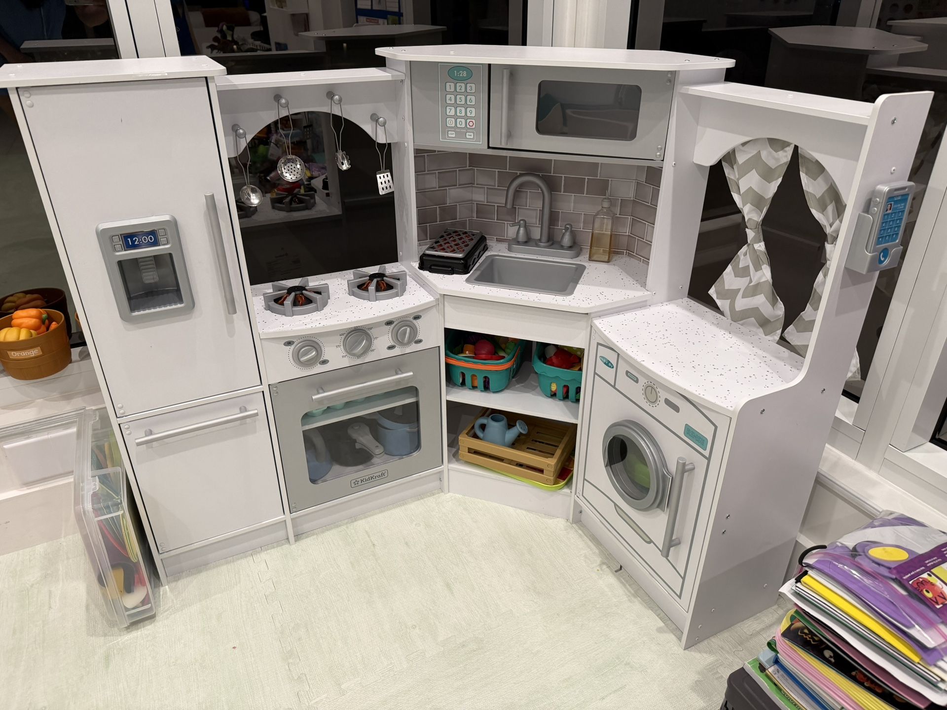 Kid Kraft Ultimate Play Kitchen