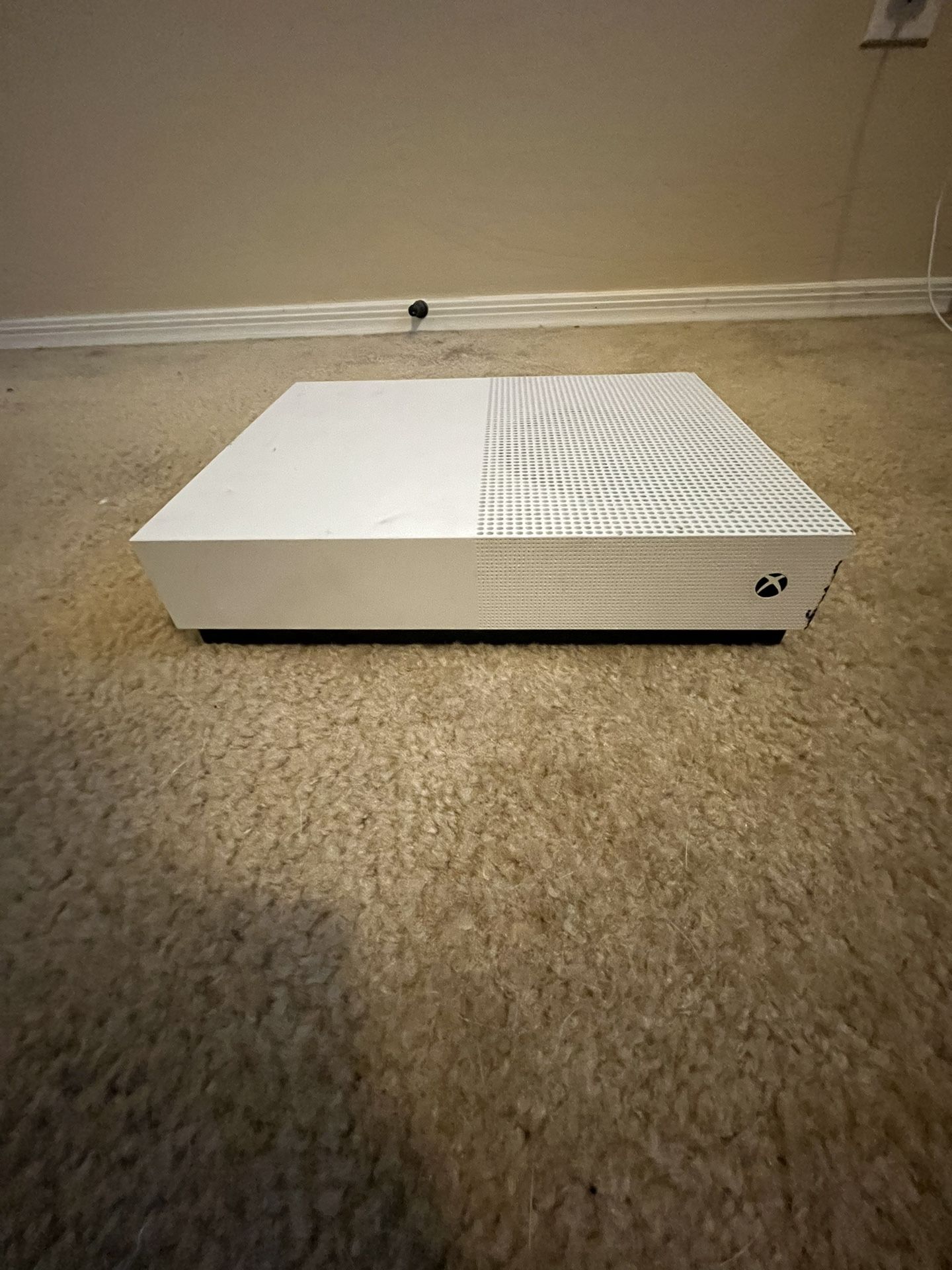 Xbox One S (Digital Version) With Controller