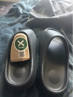 Brand new Yeezy slides 01 black