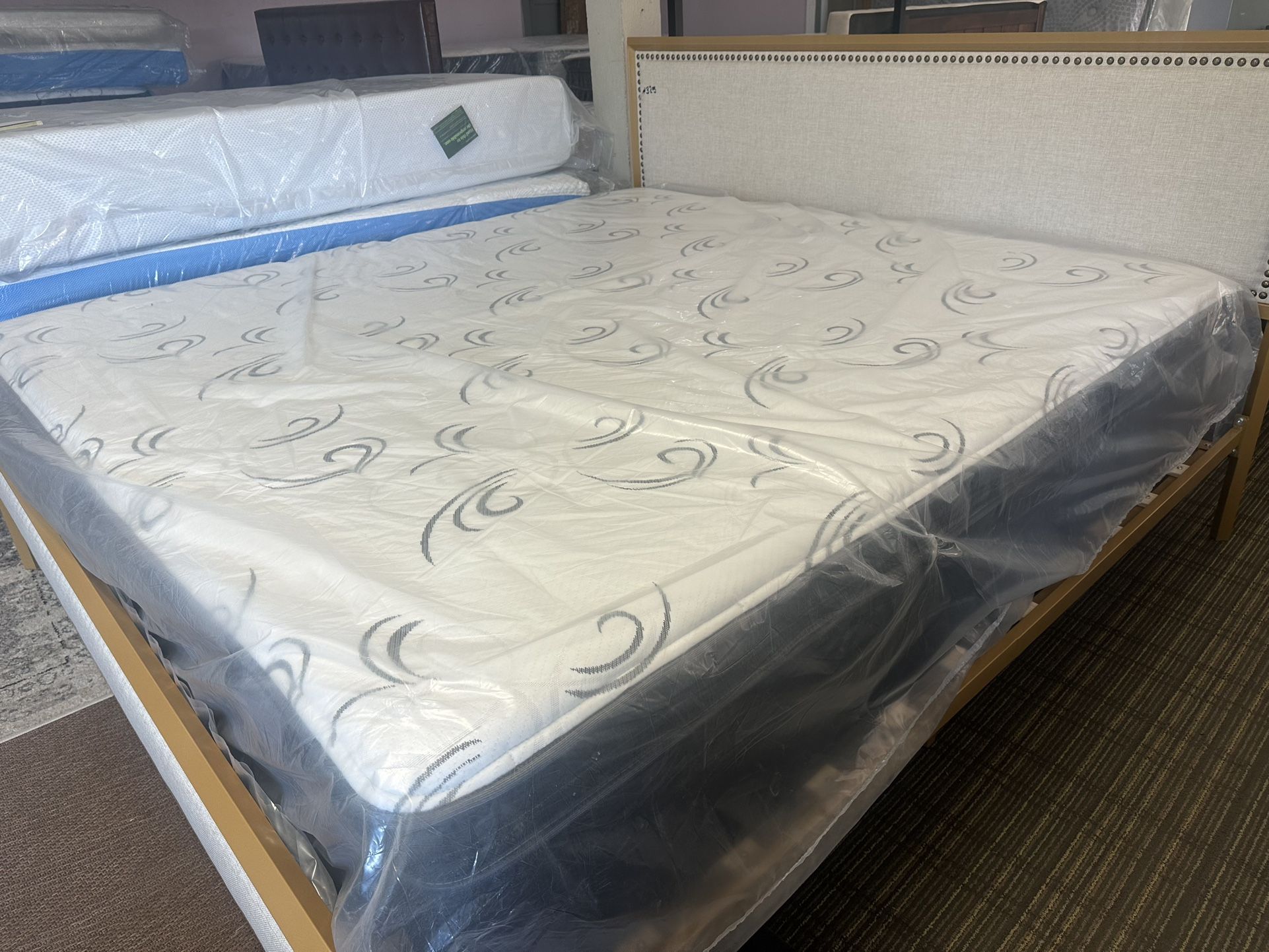New Queen 14” Hybrid Mattress 🦃 $49 Initial Payment & 90 Payment Plan Available 🦃