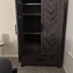 Want To Sell This Almirrah