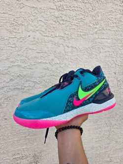 Nike Lebron James shoes size Mens 13