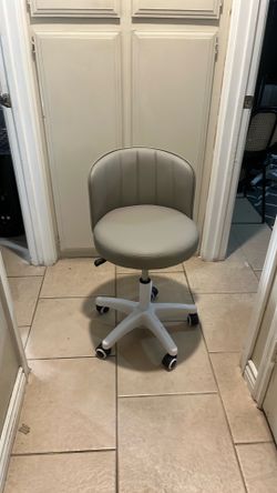 Vanity / Nail Salon Stool