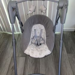 Graco Slim Spaces Compact Baby Swing