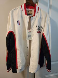 Mitchell and Ness Bulls warmup jacket L