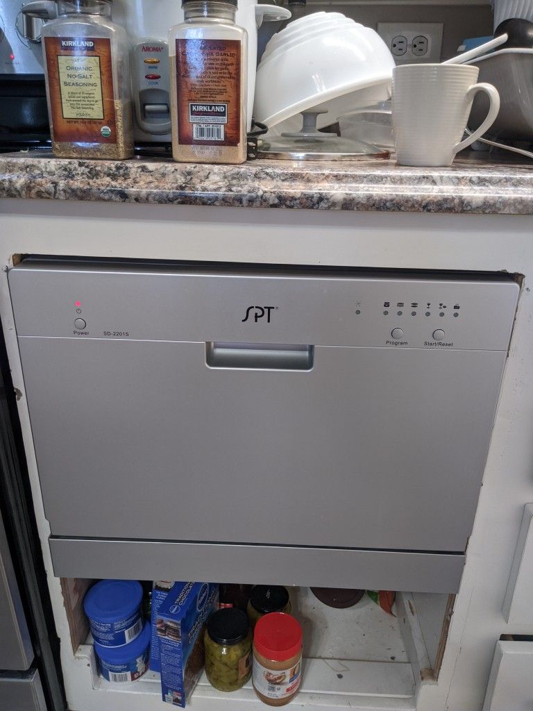 Portable/ Compact Dish Washer SPT SD2201S, In Excellent