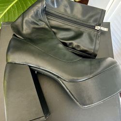 Black Platform Booties -FashionNova 