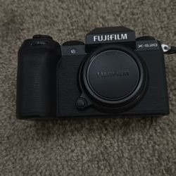 Fujifilm X-S20