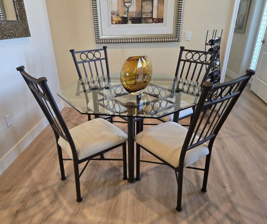 Table And Chairs. Very Nice!