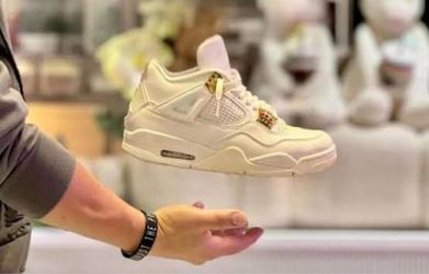 Jordon 4 metallic gold