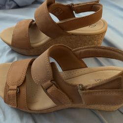 Never Worn Clark’s Wedges Brown Sz 9