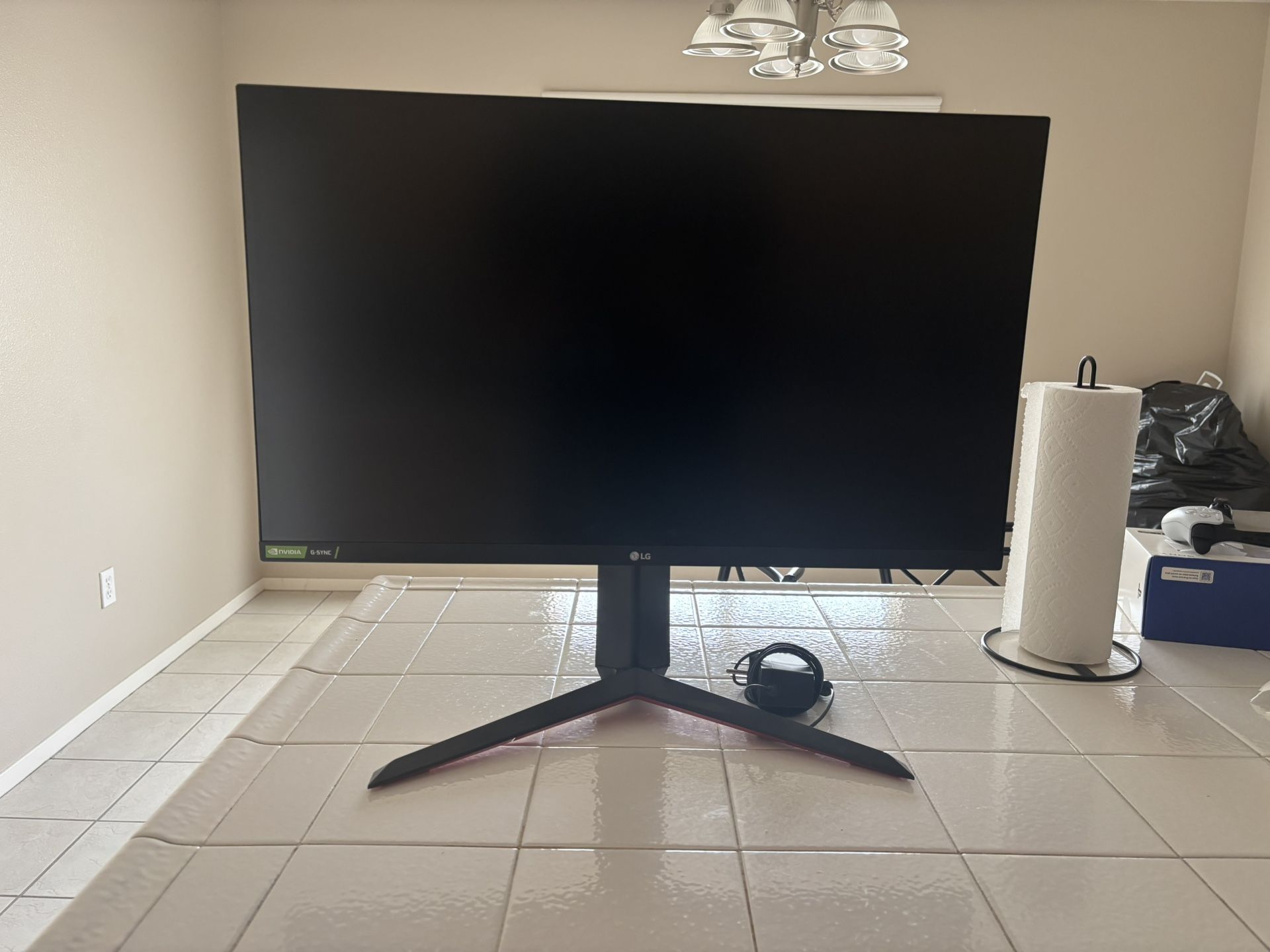 LG - UltraGear 27" IPS LED QHD FreeSync and G-SYNC Compatible Monitor with HDR (DisplayPort, HDMI) - Black