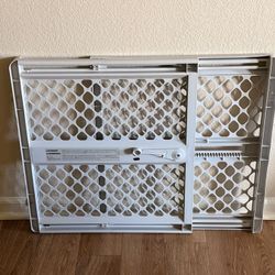 Expendable Plastic Dog Gate